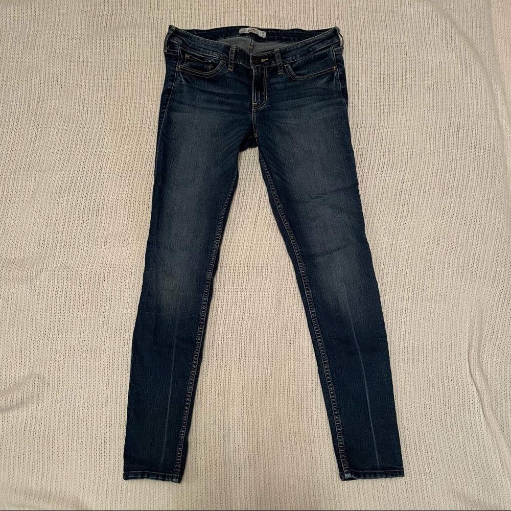 Hollister straight leg woman’s size 28 medium wash blue jeans